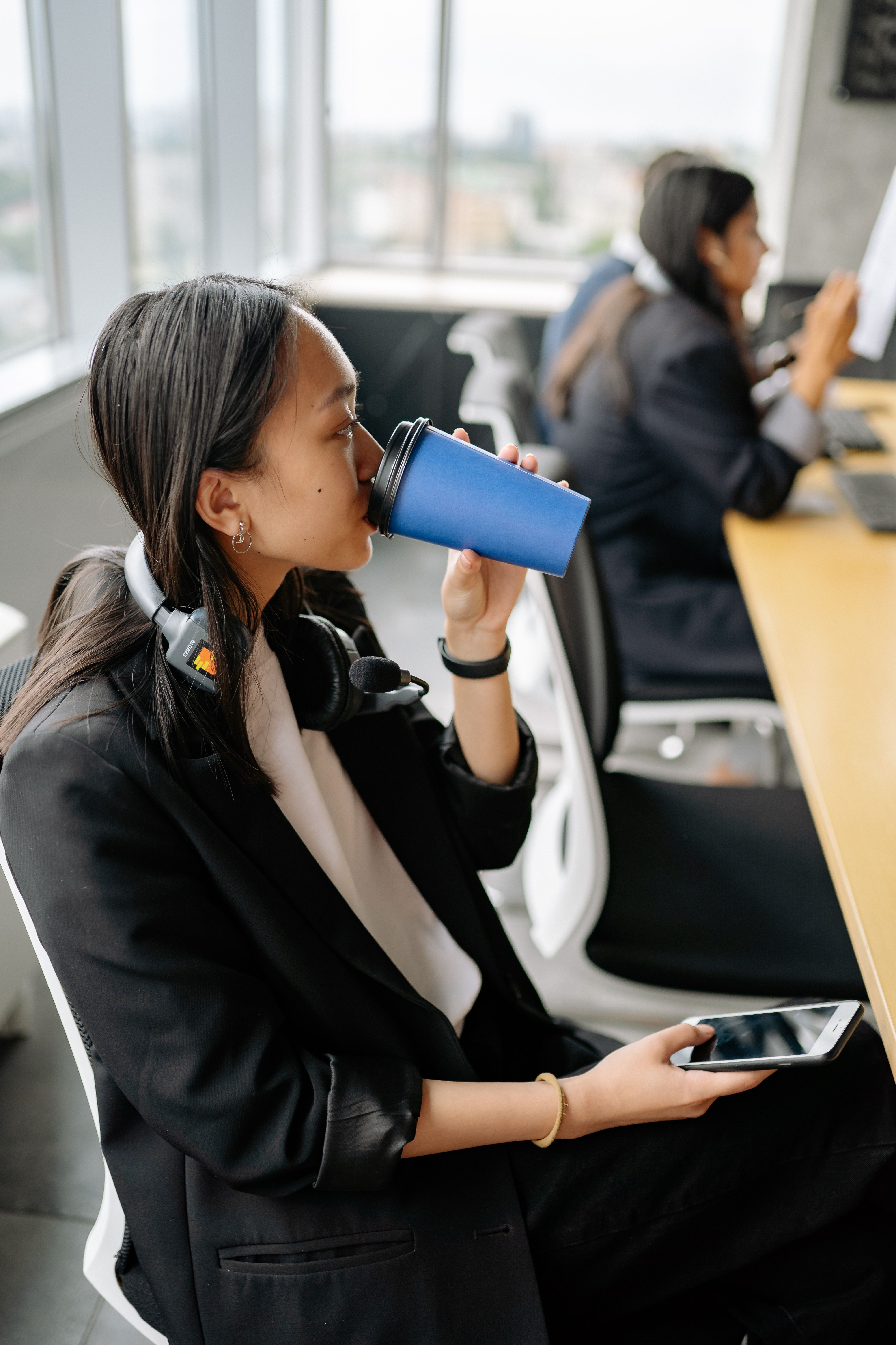 An employee reaching care between tasks